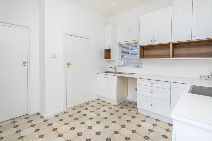 2 Bedroom Property for Sale in Claremont Western Cape